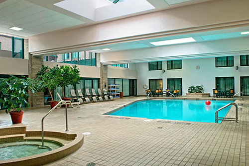 The pool at the Marriot Habourfront